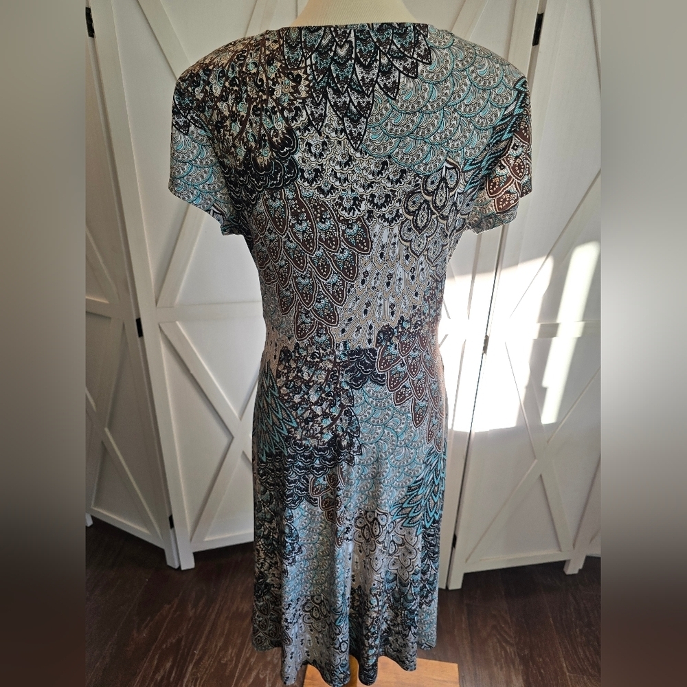 Connected - V-Neck Midi Dress with Twist-Front in a Blue, Brown Paisley Print - Picture 7 of 9